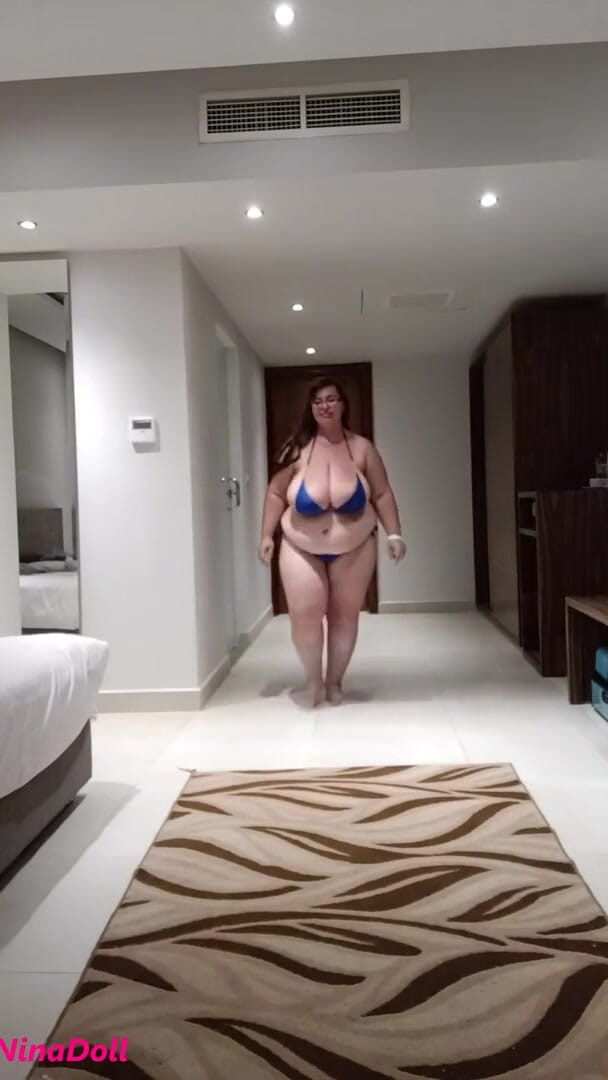 Nina Doll: Fashion bikini modeling catwalk BBW