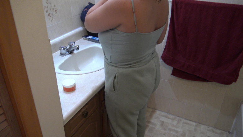 Souzan Halabi: Granny lets teen boy cum inside her panties