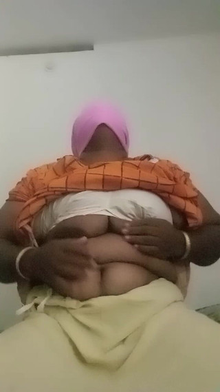 Bedroom: Indická dáma v ložnici šaty performance videa