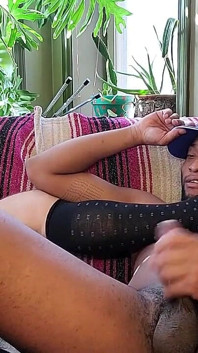 Foot Fetish! Kennie Jai Jerks off on Bear Feet!