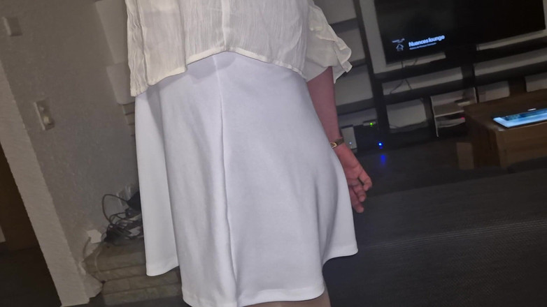 SavageHeater59: Bílá krátká sukně Ass Watcher