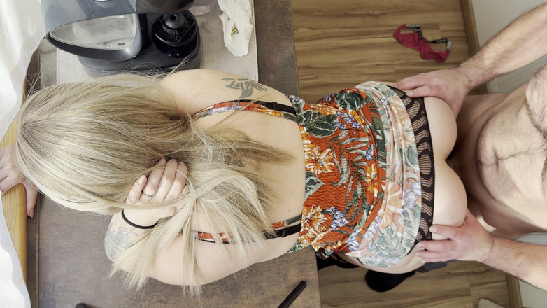 Christy X Taylor: Rörmokaren utför också underhåll på den heta blonda frun medan...