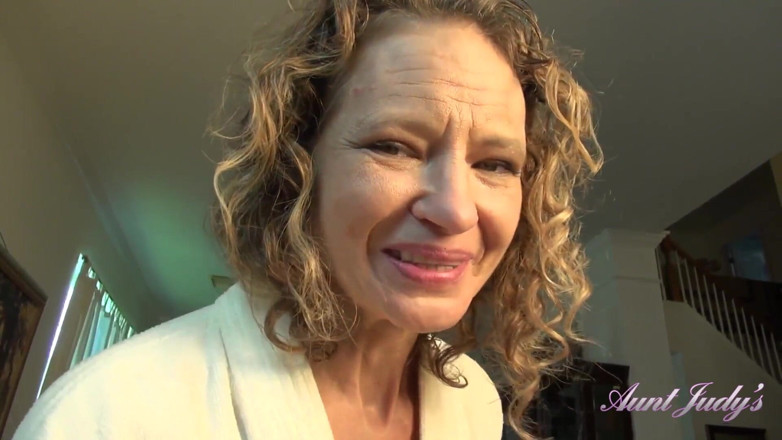 Aunt Judy's: Sua madrasta safada Tia sabe que você tem assistido milf...