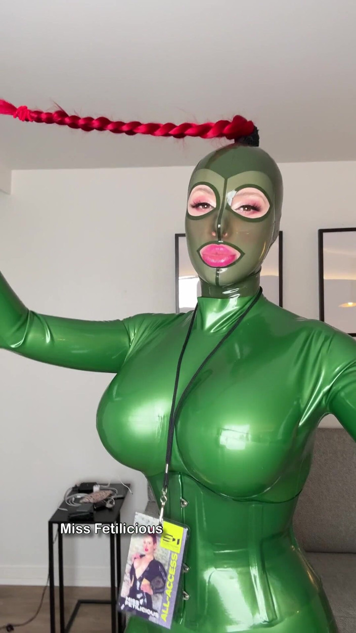Miss_Fetilicious: Show Your Devotion!