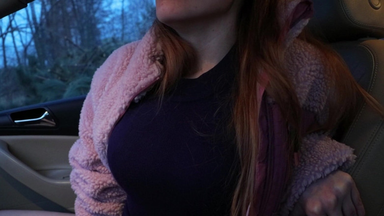 AnnaHomeMix: Hermosa pasajera paga por el viaje masturbándose delante de mí -...