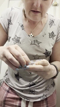 Po ogromnym sikaniu w samolocie, który idzie po całym moim tyłku N uda, mam moje piersi N Bush out, aby freshen up N clean my teeth