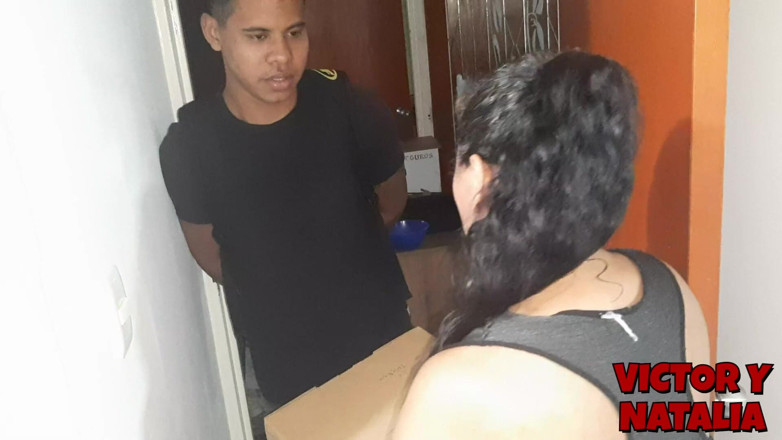 Victor y Natalia: Olgun banyoda beni bekliyor ve sevişmek için