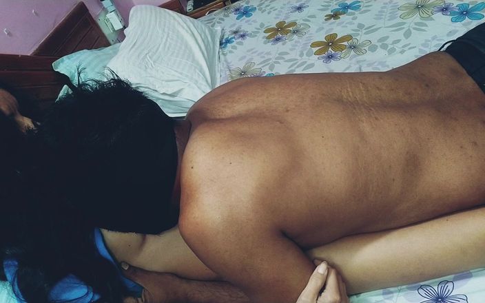 Bolly Karma: Pertunjukan eksklusif istri nakal paling hot