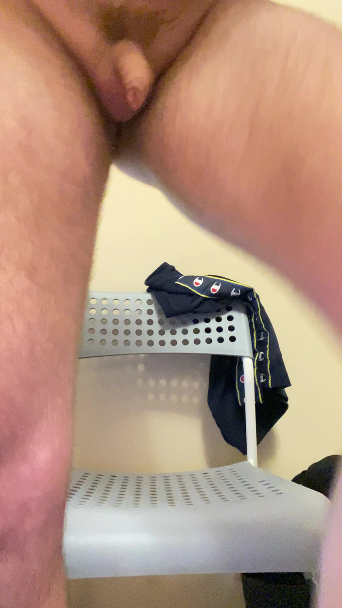 Barti Rede: Dans son string blanc sexy