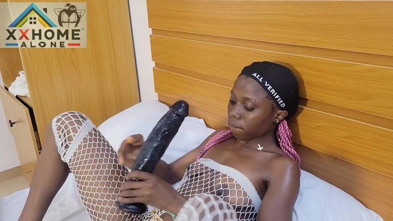 Home Alone: Ya Tuhan! Si Dia Mengongkek Dildo Mainan Zakar Raksasa Dengan...