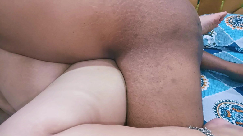 Catchybusty: बेडरूम और बाथरूम में अपने सौतेले बेटे के साथ फ्रीस्टाइल सेक्स