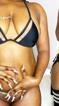 Le amiche si incontrano per una scopata lesbica sexy