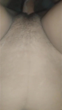 Linke gujarati Bhabhi auf ihrem bett