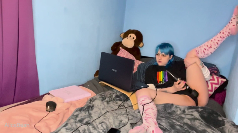 Alice Bean: Watching Your Girlfriend Masturbate