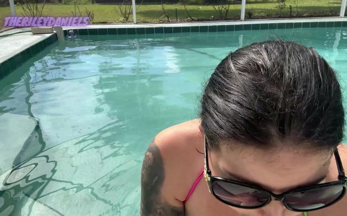 Riley Daniels: Stepsister Outdoor Blowjob