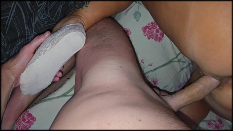 Anna Fire: Nohy macechy vypadají roztomile v těchto ponožkách