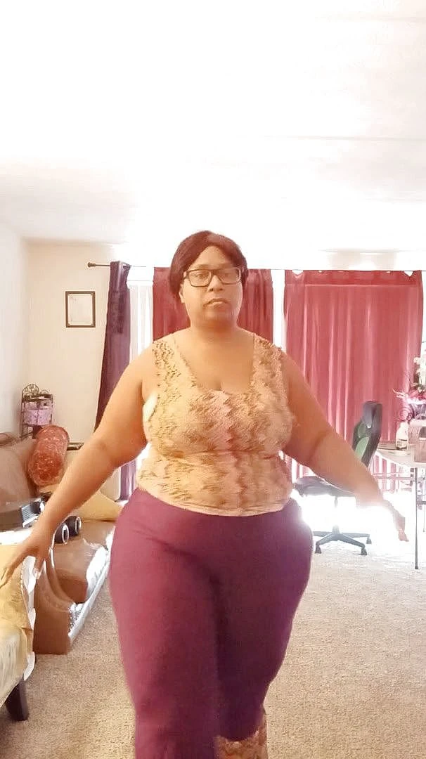 Cosmicrose 678: Bellydancing bbw cougar