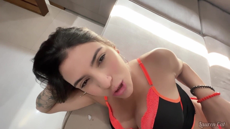 Lauren Cat: Sentado muy caliente y tomando todo mi semen caliente