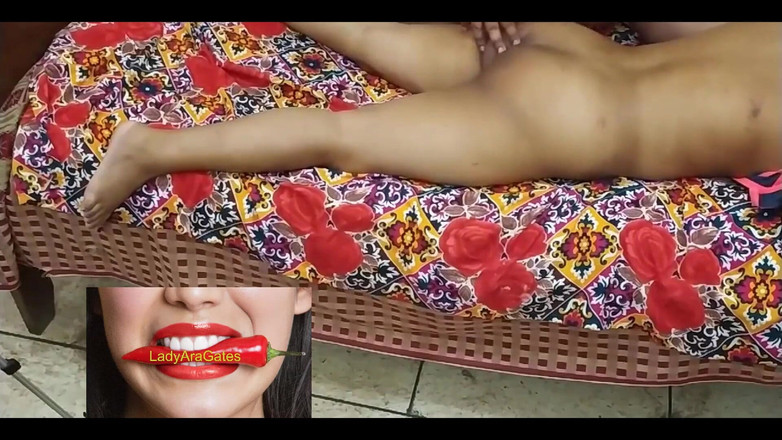 Hotty Jiya Sharmaa: Urut isteri India