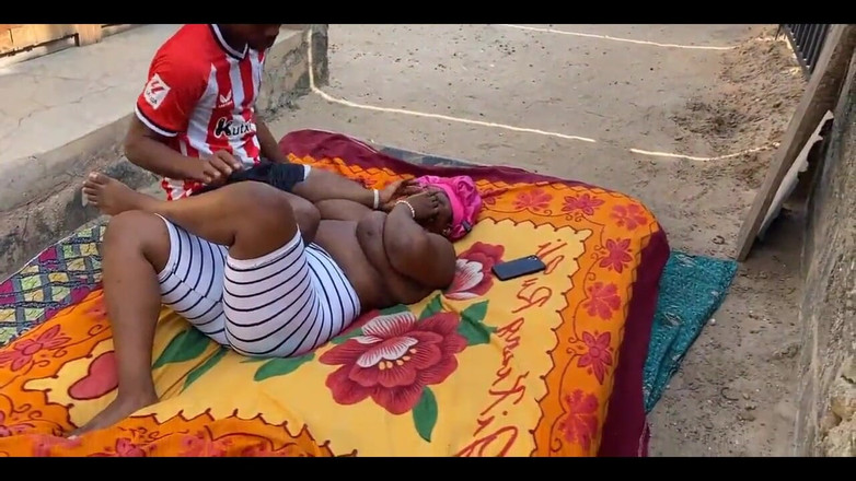 Emris53: Apha Baddie adore baiser et prendre des photos