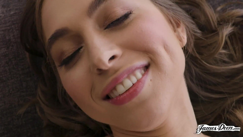 James Deen: Riley Reid geweldig bevredigd met poesje likken van James Deen
