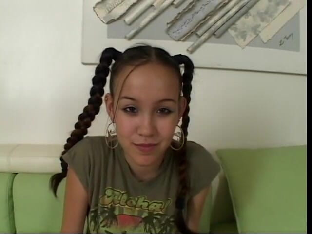 Dangerous Teens: La mora con le trecce succhia e becca un cazzo...