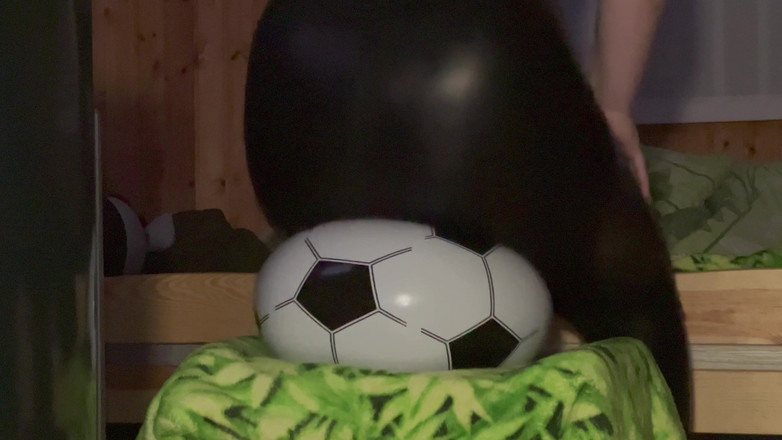 BeachBallsDuo: Bigbootylucy dihancurkan 18 bola pantai dengan ganas!