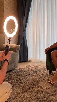 Sexy velká prsa asijská ladyboy šuká a šuká z velkého zadku a velkého ptáka bez sedla