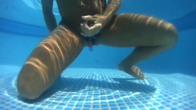 Latex Toys: Cum in the pool 2