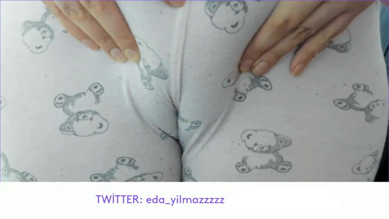 bigass_sexy_bigboobs: Masturbation en pyjama