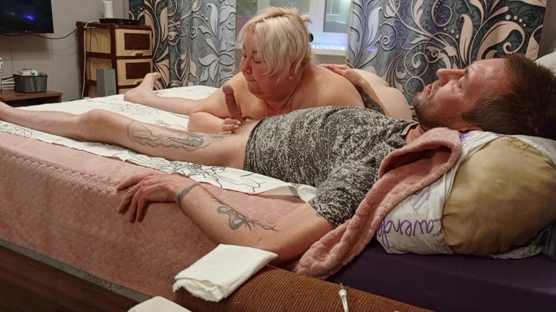 Zona901: 我在继母的早晨以深度口交和口爆开始