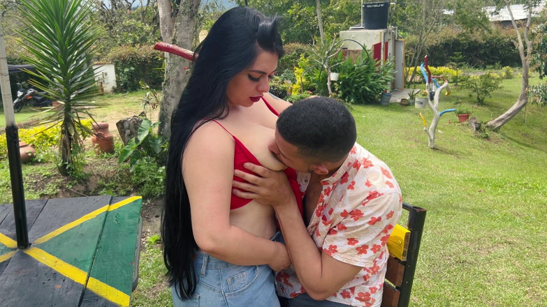 Anotonella-jones: Mi Vecino Me Seduce Cuando Mi Esposo No Está, Me...