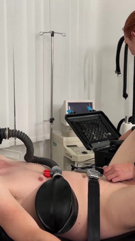 Tales From the Rubber-clinic: Ordenhando, boquete, dedilhado e foda