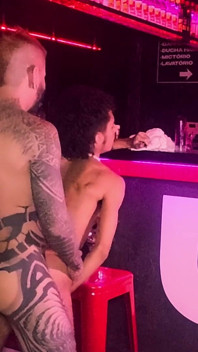 Transei Pela Primeira Vez Com Um Mexicano Com Piercing Na Cabeça Do Pau Na Sauna