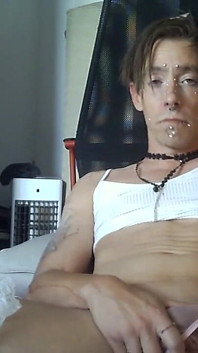A pequena femboy Katya está de volta