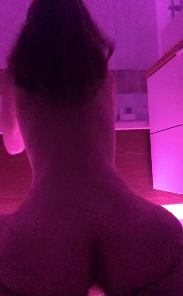 Soft Vulgar: Opravdu miluji své dildo, ale to se nedá srovnávat se...