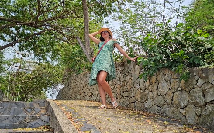Fap flix: Quente milf coloca garrafa de óleo de coco em sua buceta...