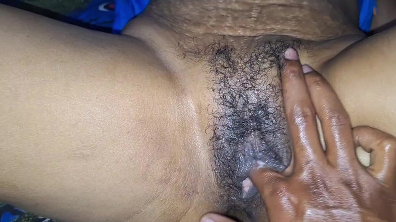 hot suman: Cậu bé nghịch ngợm và video làm tình của chị...