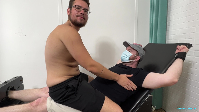 Ticklish Chubs: Une robin ronde chatouilleuse - partie 2