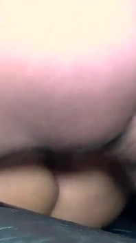 Fantastisk tatuerad sexig brunett knullar stor kuk tills hon cums
