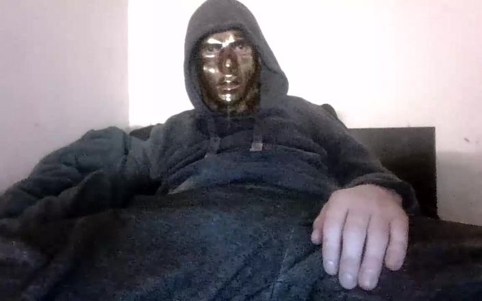 VictorleashV2: Desnudándose seguido de una paja