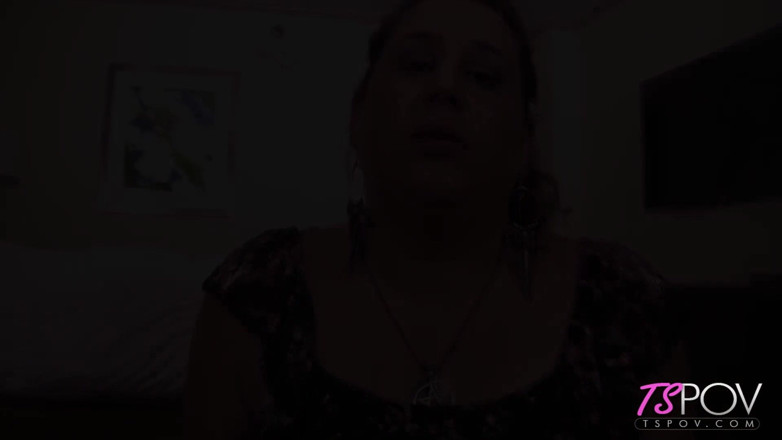 Pure TS and Becoming Femme: Tlustá kočička Reyna se nemůže dočkat, až ti vykouří péro