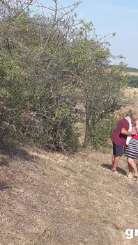 La première fois d’une fille du village avec des vieux