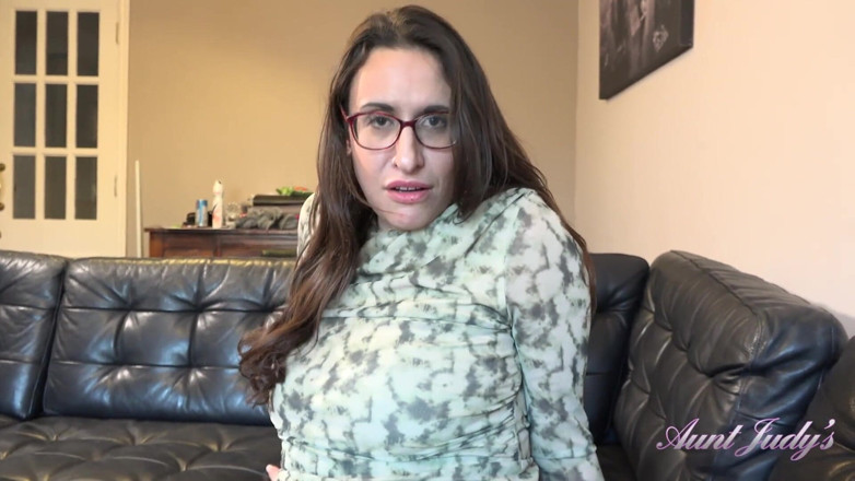 Aunt Judy's: Tantejudys - Deine Vollbusige Vermieterin, Frau Kitty Kat, Erwischt Sie Beim...