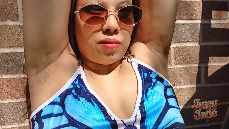 JasmineJade: Showing off My Sweaty Pits Out on a Hot Summer...