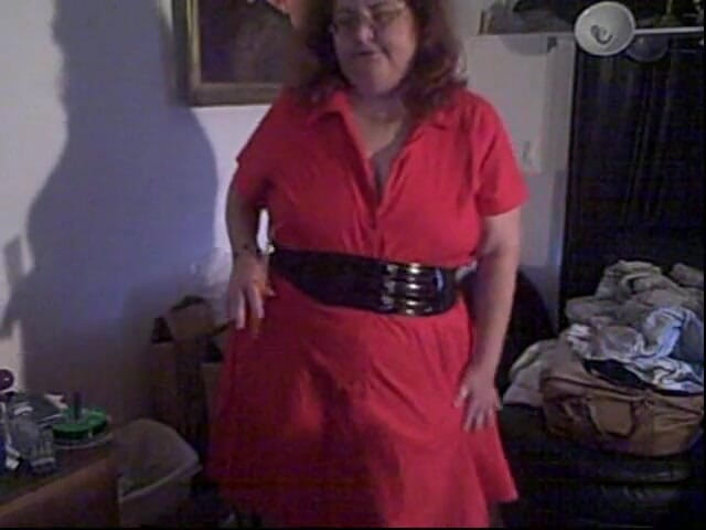 BBW nurse Vicki adventures with friends: Сексуальные танцы в моем красном платье, часть кам-шоу! короткое, но развлечение