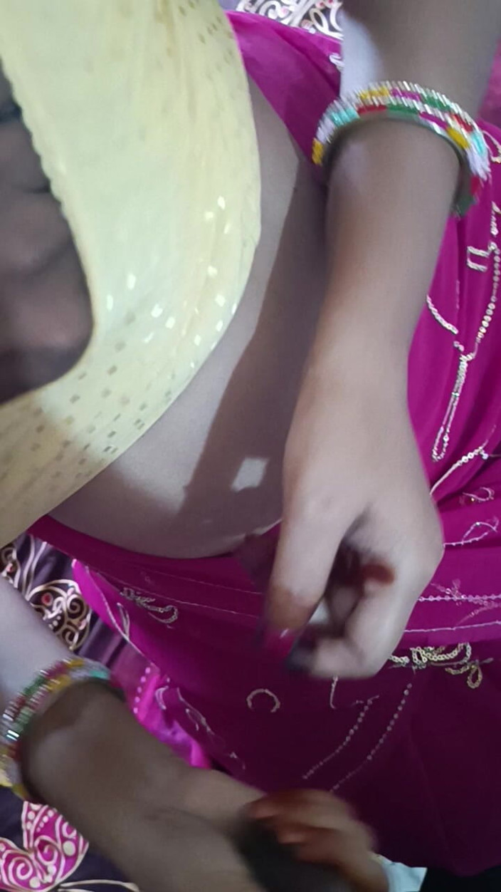 Desigirlsiri: Desi vacker indisk moster knullar med boss Telugu röst