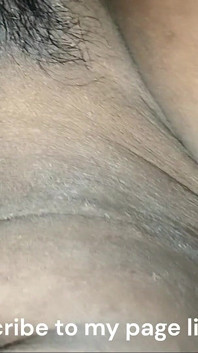 Compartimos una cama con la mejor amiga de mi novia