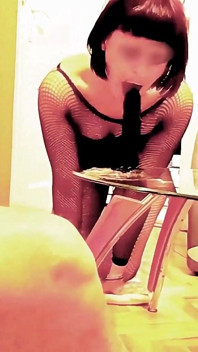Efendinin zevki için dildo gırtlağına kadar al