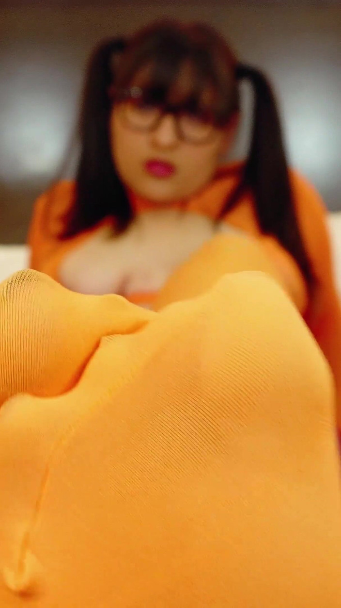 VickyVixen: Velma shaggy'nin ayaklarına tapmasını istiyor